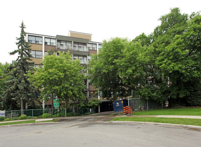 Essex House in Toronto, ON - Building Photo - Building Photo