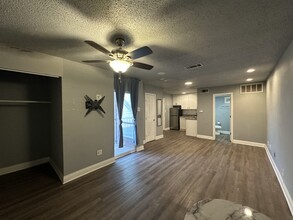 1700 Baird Farm Cir, Unit 1302 in Arlington, TX - Building Photo - Building Photo