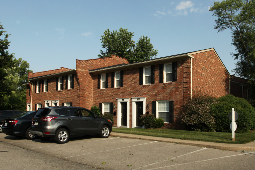 Camelot East in Louisville, KY - Foto de edificio