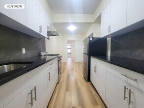 239 E 51st St in New York, NY - Building Photo - Building Photo