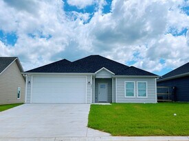 441 Worth Ave in Durant, OK - Building Photo