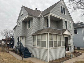 944 Cromwell Ave in St. Paul, MN - Building Photo