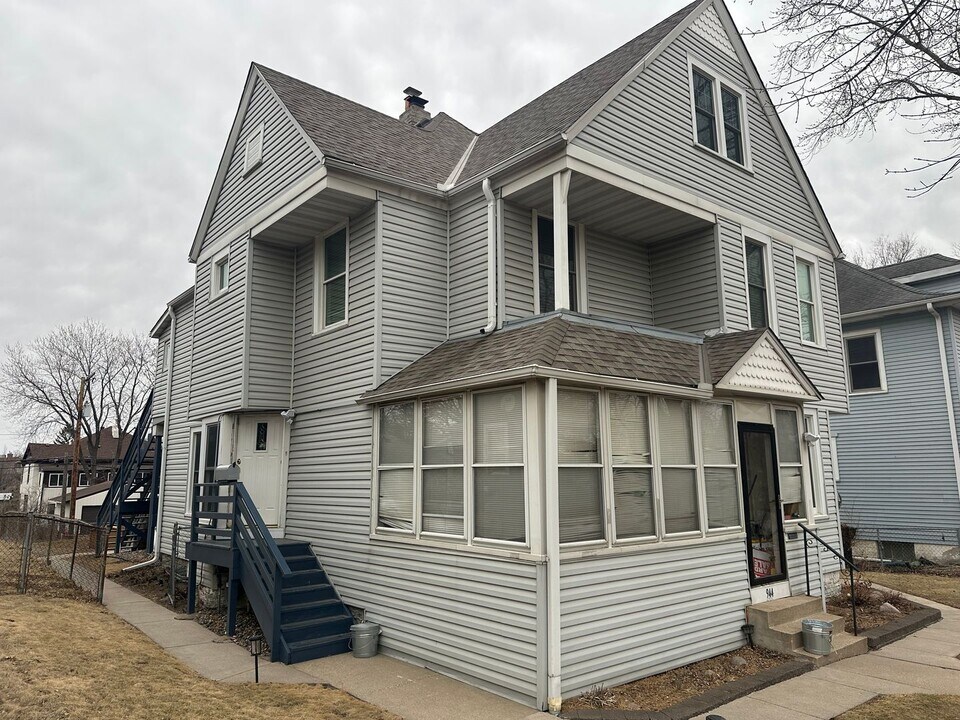 944 Cromwell Ave in St. Paul, MN - Building Photo