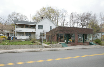 250 New Litchfield St in Torrington, CT - Building Photo - Building Photo