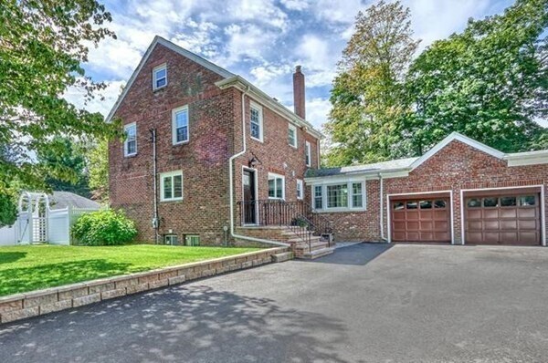 5 Grassmere Rd in Brookline, MA - Building Photo