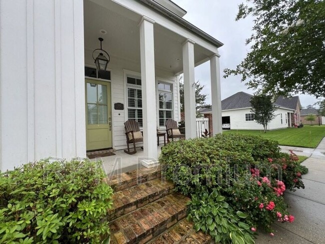 1142 Memorial Sq in Zachary, LA - Building Photo - Building Photo