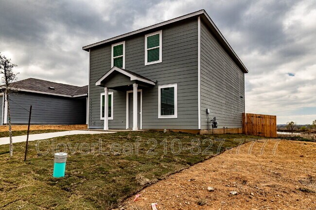 12822 Ratcliff Lk in Saint Hedwig, TX - Building Photo - Building Photo
