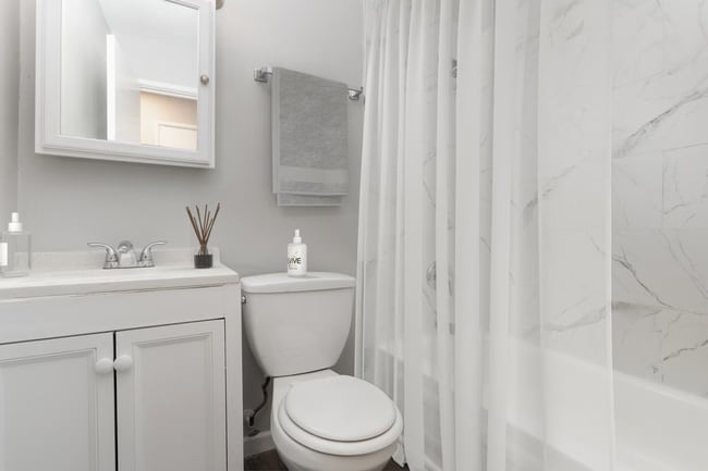 113 E 77th St, Unit 2B in New York, NY - Foto de edificio - Building Photo