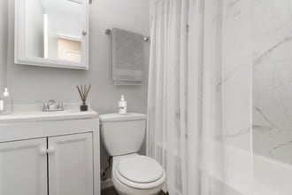 113 E 77th St, Unit 2A in New York, NY - Building Photo - Building Photo