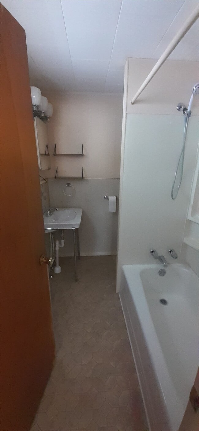 201 Railroad St, Unit 201 in Danville, PA - Foto de edificio - Building Photo