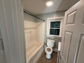 100 Main St, Unit 19 in Newmarket, NH - Building Photo - Building Photo