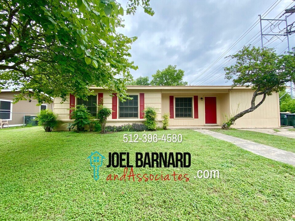 1121 Field St in San Marcos, TX - Building Photo
