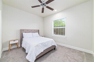 148 Knightsbridge Park Ln in Houston, TX - Foto de edificio - Building Photo