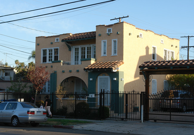 4168 Oakwood Ave in Los Angeles, CA - Building Photo - Building Photo