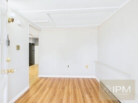 607 W Broadway in Red Lion, PA - Building Photo