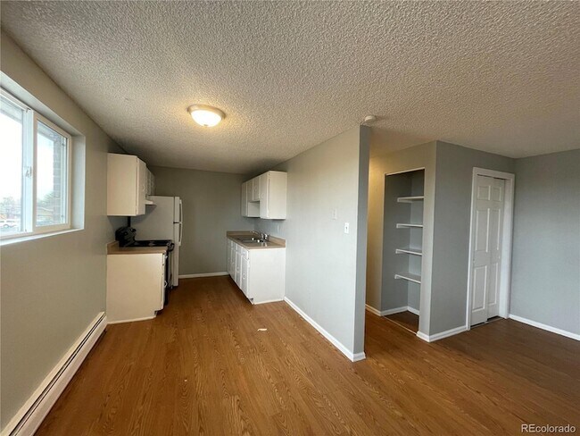 1676 Hanover St, Unit 304 in Aurora, CO - Foto de edificio - Building Photo