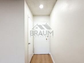 6041 Whitsett Ave in Los Angeles, CA - Foto de edificio - Building Photo