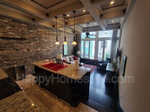 350 King St in Charleston, SC - Building Photo - Building Photo