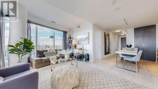 197 Yonge St in Toronto, ON - Building Photo - Building Photo