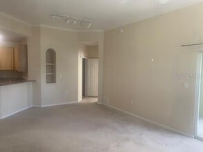 10106 Courtney Oaks Cir in Tampa, FL - Building Photo - Building Photo