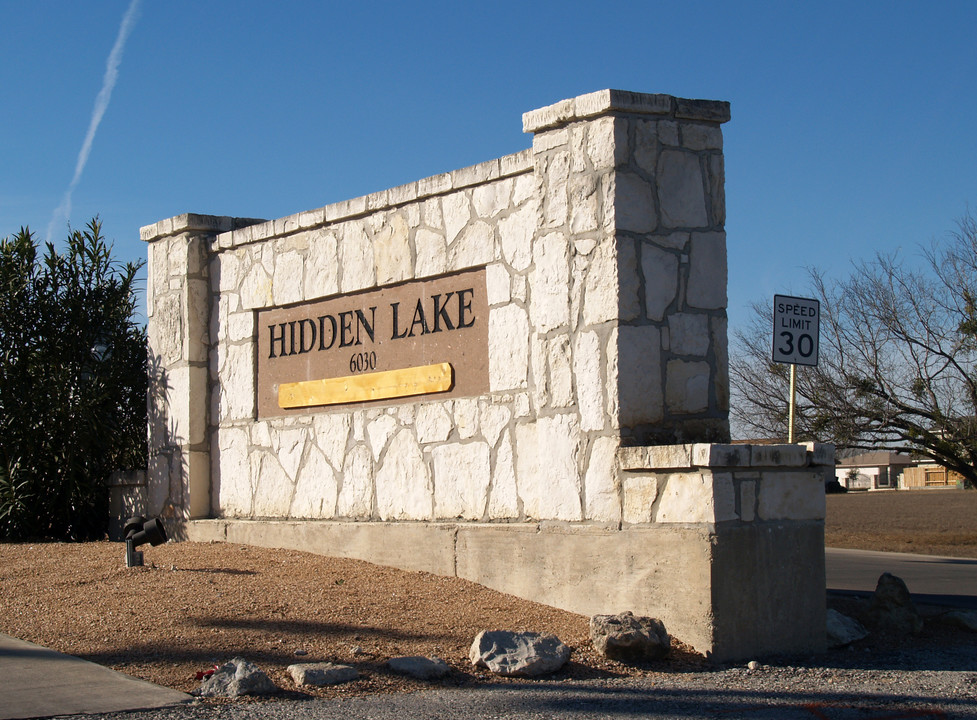 Hidden Lake Mobile Home Park in San Antonio, TX - Foto de edificio