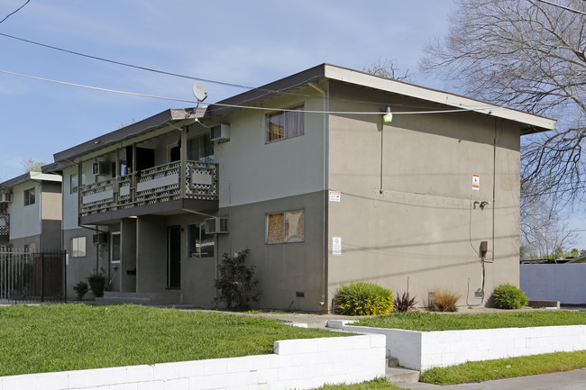 Rosewood Manor in Sacramento, CA - Building Photo - Building Photo