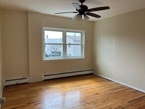 410 Jericho Tpke in New Hyde Park, NY - Building Photo - Building Photo