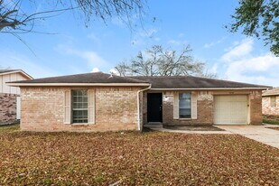 7218 Wren Cir in Texas City, TX - Building Photo