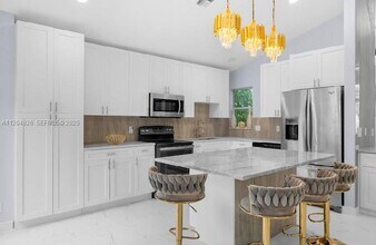 2002 Lake Breeze Ct in Wellington, FL - Foto de edificio - Building Photo