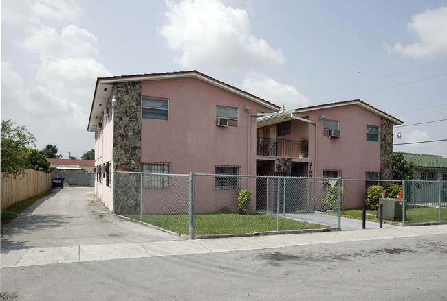 2168 NW 34th St in Miami, FL - Building Photo - Building Photo