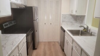 25 Greentree Ln, Unit 34 in Weymouth, MA - Building Photo