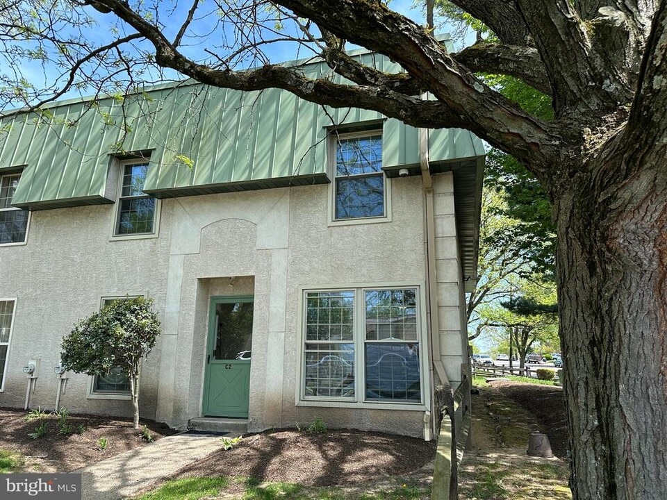 441 Tomlinson Rd in Philadelphia, PA - Building Photo