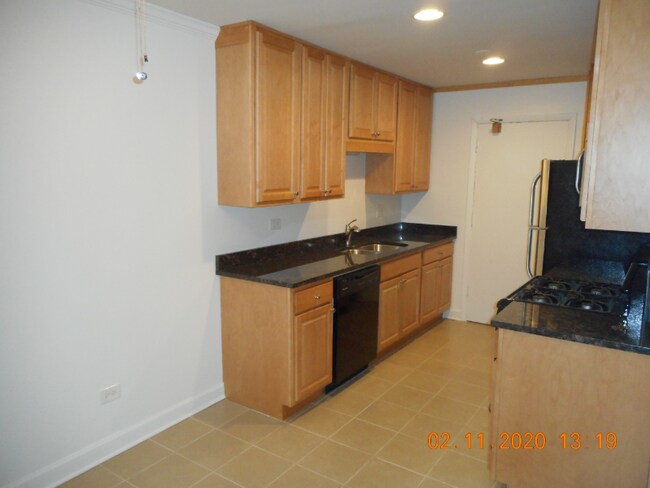 244 N Smith St-Unit -205 in Palatine, IL - Building Photo - Building Photo
