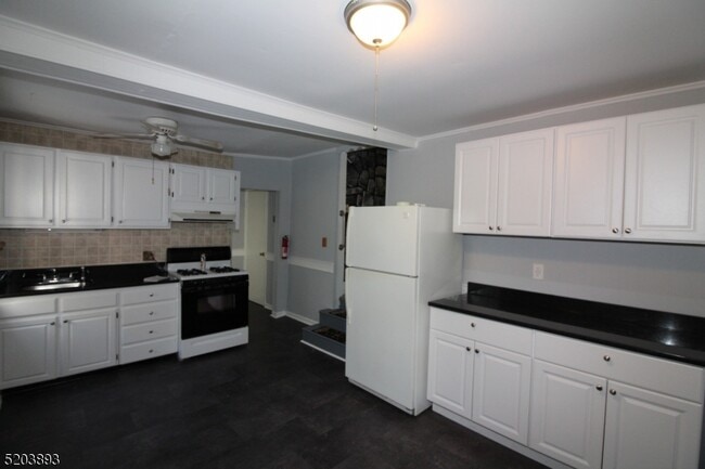 172 Musconetcong River Rd, Unit A in Washington, NJ - Building Photo - Building Photo