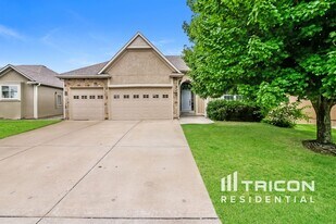 1446 Brompton Ln in Raymore, MO - Building Photo