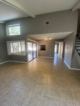 5109 Burnside Ct in Tampa, FL - Foto de edificio - Building Photo