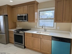 595 Elm Ave in Saddle Brook, NJ - Building Photo - Building Photo