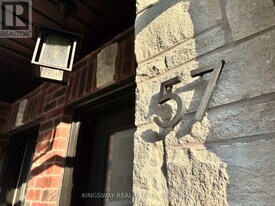 30 Lunar Cres in Mississauga, ON - Building Photo