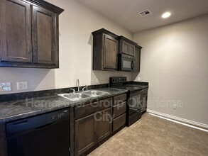 922 SW 92nd St in Oklahoma City, OK - Foto de edificio - Building Photo