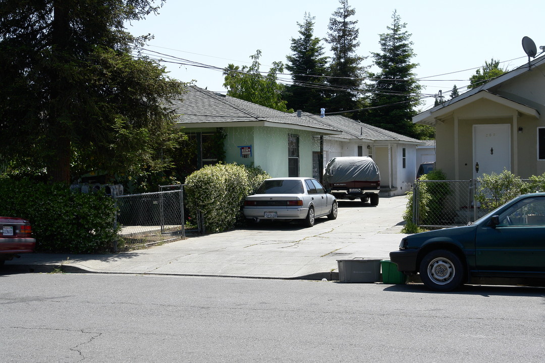 208 2nd Ave in Redwood City, CA - Building Photo