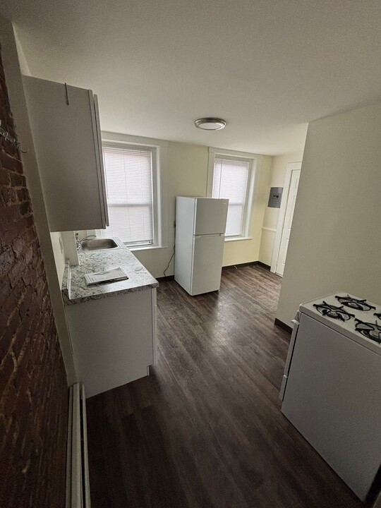 64 Merrimack St in Manchester, NH - Building Photo