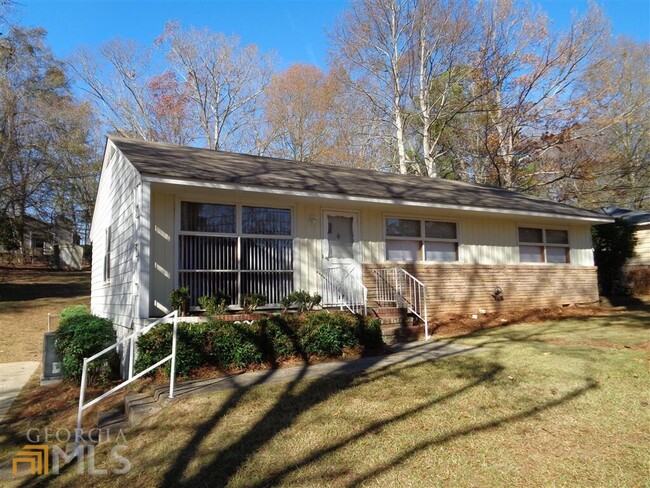 97 Bailey Dr in Newnan, GA - Foto de edificio - Building Photo