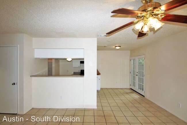 5305 Woodland Oaks Ct in Austin, TX - Building Photo - Building Photo