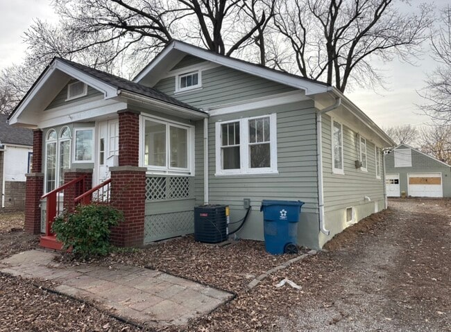 property at 126 S Willow Ave