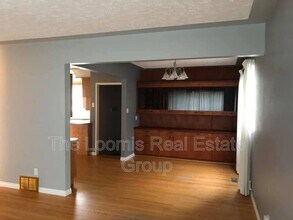 8708 Meadowlark Rd NW in Edmonton, AB - Building Photo - Building Photo