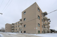 147-149 Fairway Rd N in Kitchener, ON - Building Photo - Building Photo