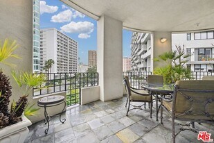 10351 Wilshire Blvd in Los Angeles, CA - Building Photo