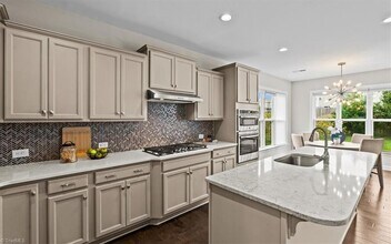 802 Blue Moon Ct in Greensboro, NC - Foto de edificio - Building Photo