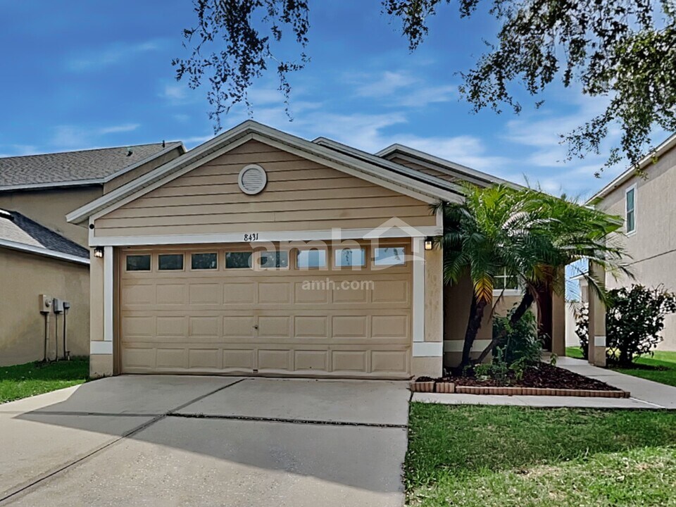 8431 Deer Chase Dr in Riverview, FL - Foto de edificio