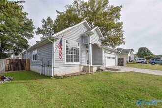 2542 Bonnie Oaks Dr SW in Huntsville, AL - Building Photo - Building Photo